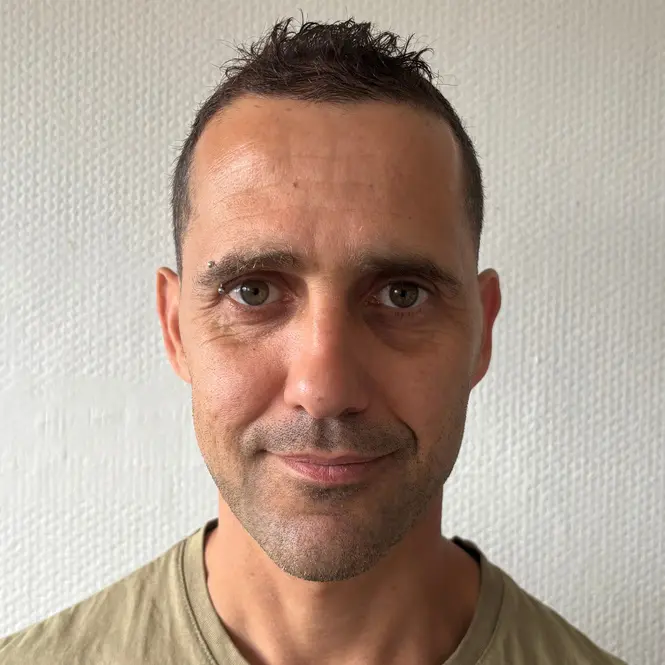 Candidat 2610082210 - Aide Carreleur / Façadier / Maçon